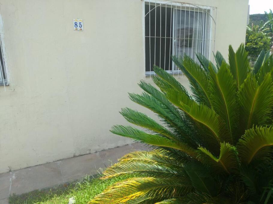 Casa agradável em Camboriú com estacionamento no pátio Villa Exterior foto